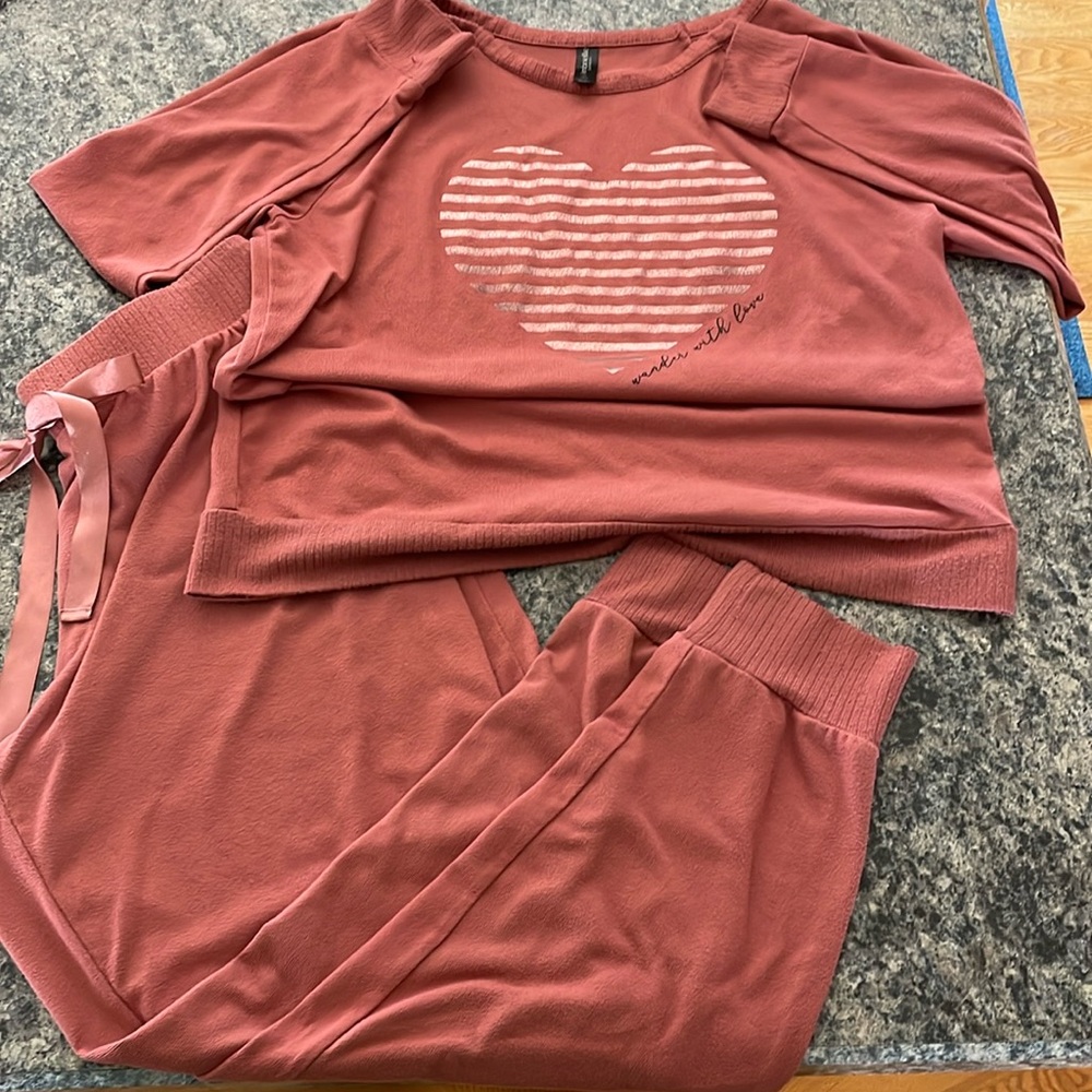 Ambrielle sleepwear set M